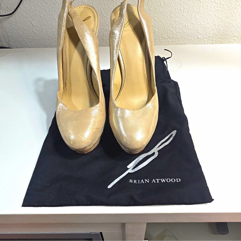 Brian Atwood Gold Leather Platform Slingback Stiletto Round Toe Heels 7